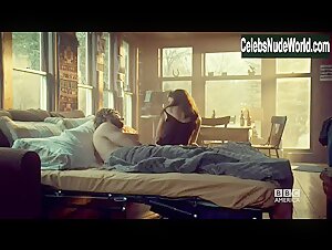 Tatiana Maslany in Orphan Black (series) (2013) 20