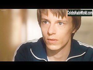 Teresa Weisbach in Sonnenallee (1999) 7
