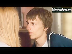 Teresa Weisbach in Sonnenallee (1999) 9