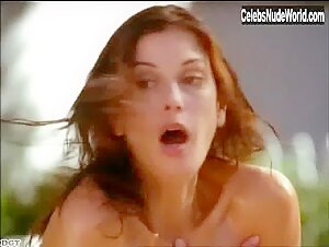 Teri Hatcher in Desperate Housewives (series) (2004) 5