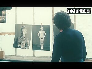 Therese Liotard in L'une chante, l'autre pas (1977) 7