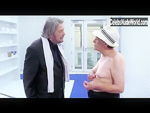 Anksa Kara in Le mentor (2012) 10