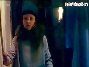 Tinna Gunnlaugsdottir in Svo a jorðu sem a himni (1992) 2