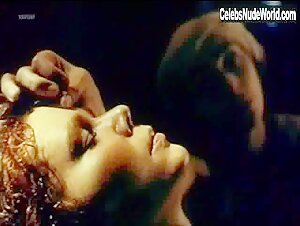 Tinna Gunnlaugsdottir in Svo a jorðu sem a himni (1992) 3