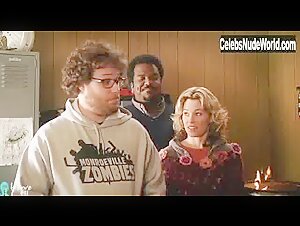 Traci Lords in Zack and Miri Make a Porno (2008) 10
