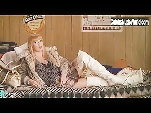Traci Lords in Zack and Miri Make a Porno (2008) 4