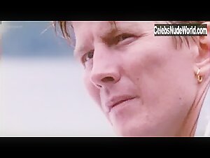 Trine Dyrholm in De storste helte (1996) 2