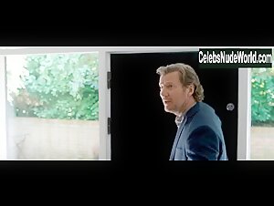 Trine Dyrholm in Dronningen (2019) 16