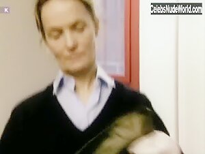 Trine Dyrholm in Forbrydelser (2004) 1