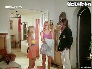 Ulla Kopa Bathtub , Blonde in Das Madchen mit der heisen Masche (1972) 11