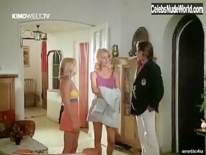 Ulla Kopa Bathtub , Blonde in Das Madchen mit der heisen Masche (1972) 12