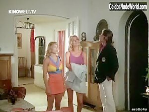 Ulla Kopa Bathtub , Blonde in Das Madchen mit der heisen Masche (1972) 13