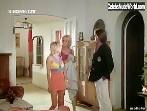 Ulla Kopa Bathtub , Blonde in Das Madchen mit der heisen Masche (1972) 6
