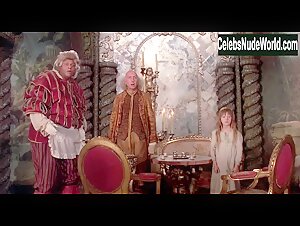 Uma Thurman Costume , Cleavage in Adventures of Baron Munchausen (1988) 16