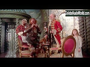 Uma Thurman Costume , Cleavage in Adventures of Baron Munchausen (1988) 3