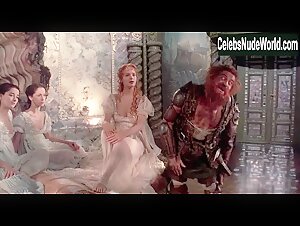 Uma Thurman Costume , Cleavage in Adventures of Baron Munchausen (1988) 7