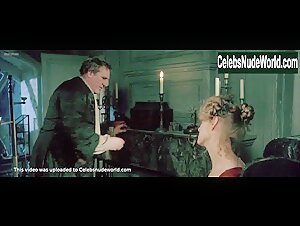 Uma Thurman cleavage, hot scene in Vatel (2000) 10