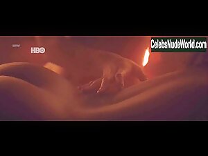 Unknown Girls in A Vida Secreta dos Casais (series) (2017) 14
