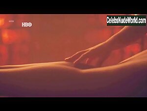 Unknown Girls in A Vida Secreta dos Casais (series) (2017) 4