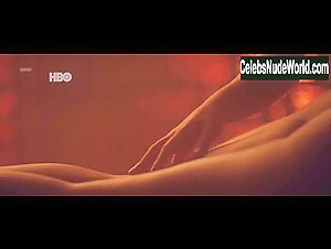 Unknown Girls in A Vida Secreta dos Casais (series) (2017) 6