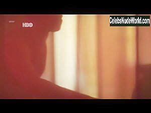 Unknown Girls butt , nude scene in A Vida Secreta dos Casais (series) (2017) 1