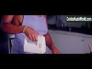 Unknown Girl in As Mil e Uma Noites: Volume 2, O Desolado (2015) 4