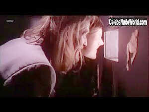 Unknown Girls in Oskaborn þjoðarinnar (2000) 15