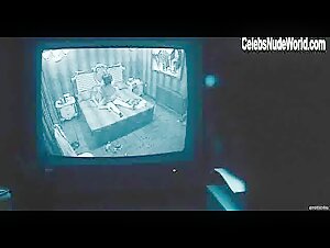 Unknown Girls Threesome , nude in Canciones de amor en Lolita's Club (2007)  16