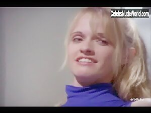 Unknown Girl gym , sexy scene in Click: The Body Beautiful (1997) 5