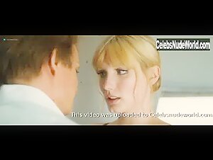 Unknown Girls in Cloclo (2012) 6