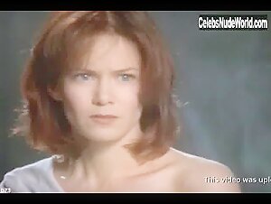 Unknown Girl in Club V.R. (1996) 15