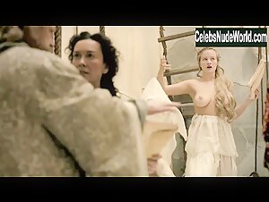 Unknown Girls in Da Vinci's Demons (series) (2013) 15