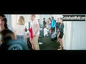 Unknown Girls in Demi soeurs (2018) 16