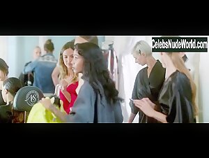 Unknown Girls in Demi soeurs (2018) 7