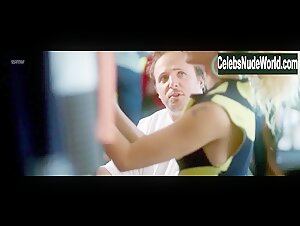 Unknown Girls in Demi soeurs (2018) 9