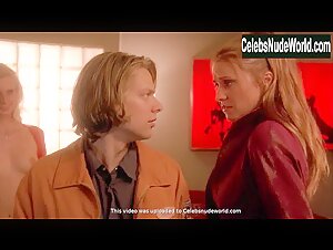 Unknown Girls in EuroTrip (2004) 6