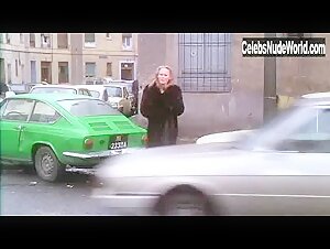 Ursula Andress in Letti selvaggi (1979) 19