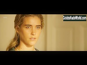 Vahina Giocante in Le premier cercle (2009) 1
