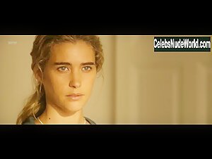Vahina Giocante in Le premier cercle (2009) 3