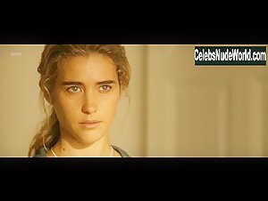 Vahina Giocante in Le premier cercle (2009) 4