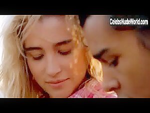 Vahina Giocante in Lila dit ca (2004) 10