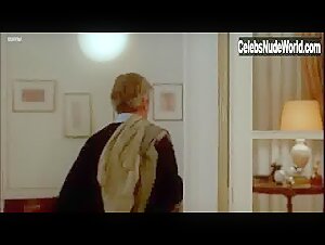 Valerie Kaprisky in L'annee des meduses (1984) 12
