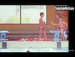 Valerie Kaprisky in Une glace avec deux boules... (1982) 14