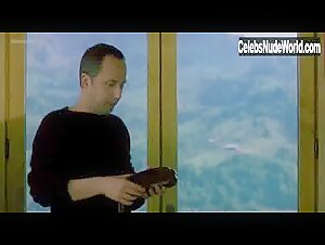 Valentina Cervi in Rien sur Robert (1999) 13