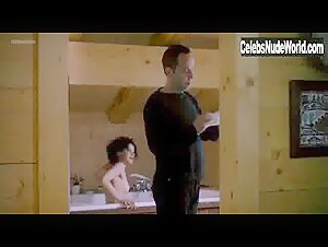 Valentina Cervi in Rien sur Robert (1999) 7