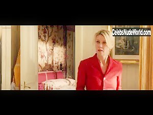 Valeria Bilello in Happy Family (2010) 6