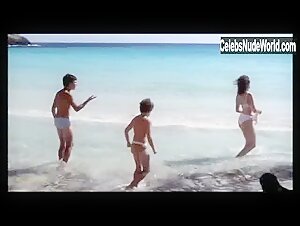 Valeria Golino Beach , Outdoor scene in Respiro (2002) 12