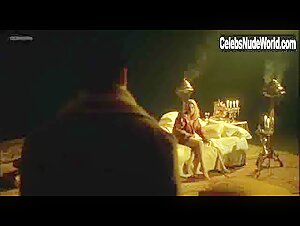 Valeria Marini in Bunuel y la mesa del rey Salomon (2001) 1