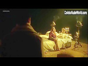Valeria Marini in Bunuel y la mesa del rey Salomon (2001) 2