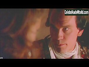 Valerie Gogan in Dangerous Liaisons (1988) 11